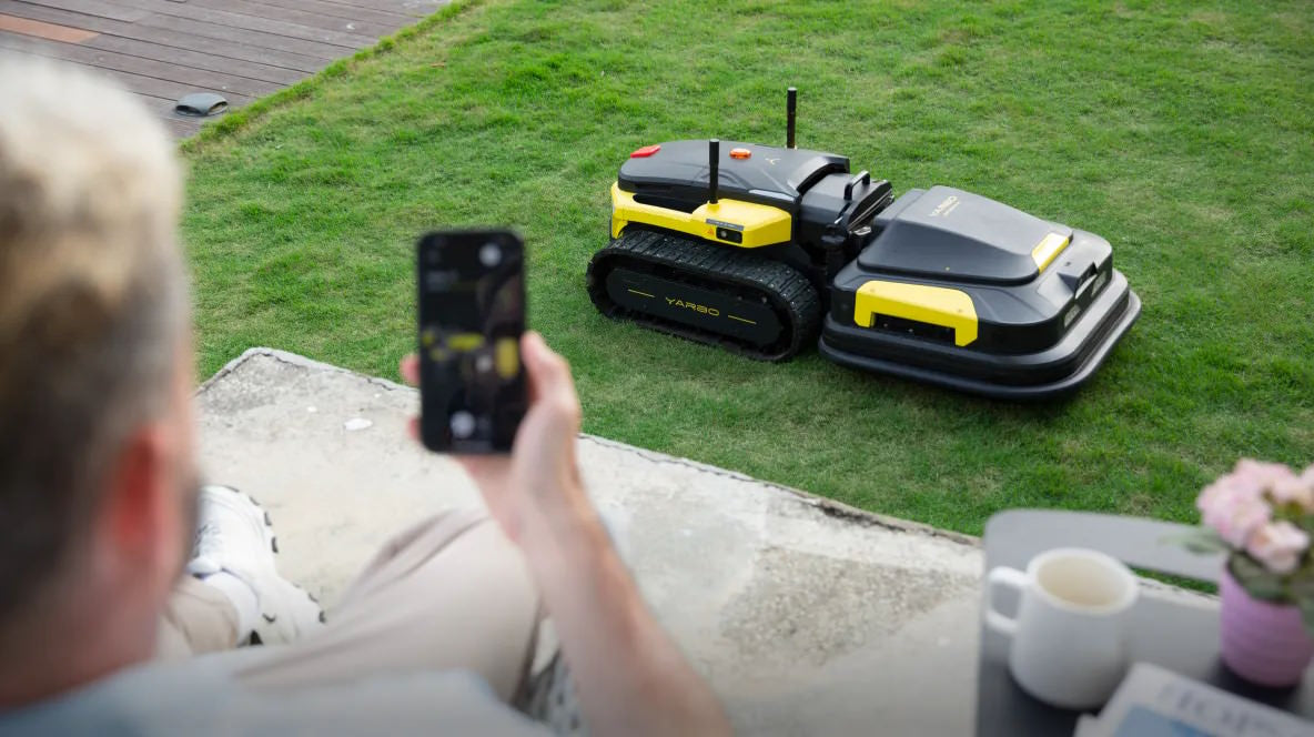 Yarbo Gårdsrobot (med snöslungamodul och gräsklipparmodul) Robotgräsklippare