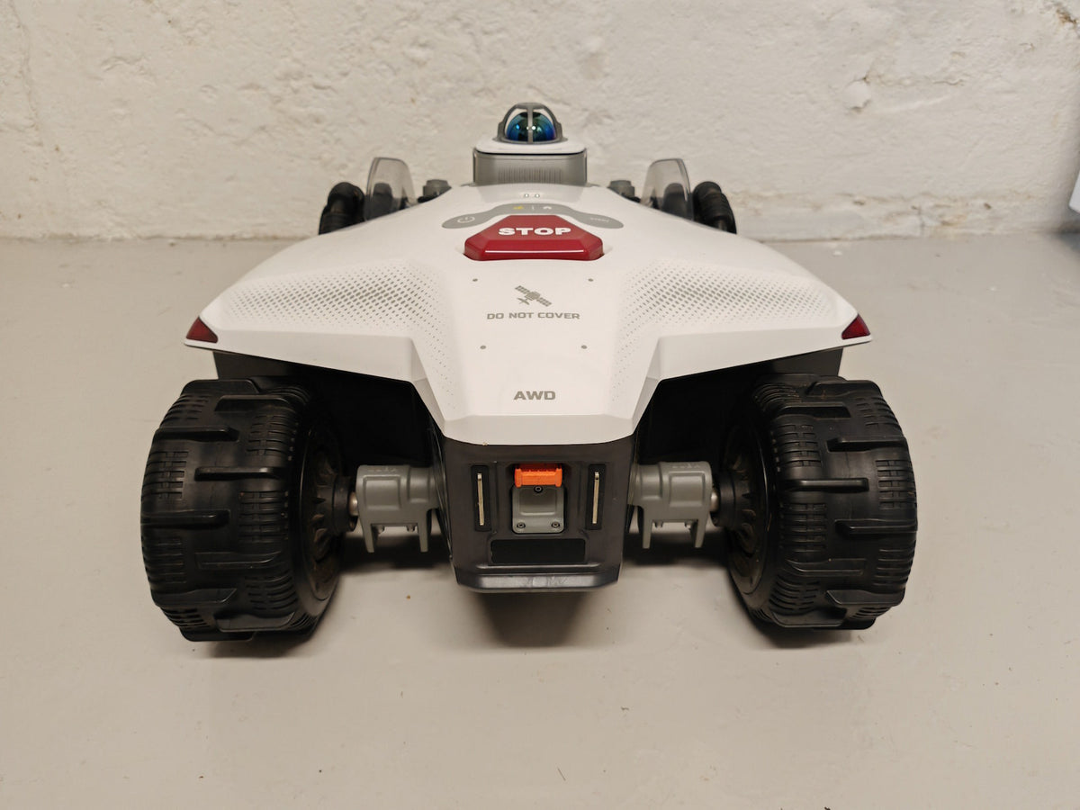 * DEMO* LUBA 3 AWD 3000 (2026) - Robotgräsklippare 3000m² Robotgräsklippare