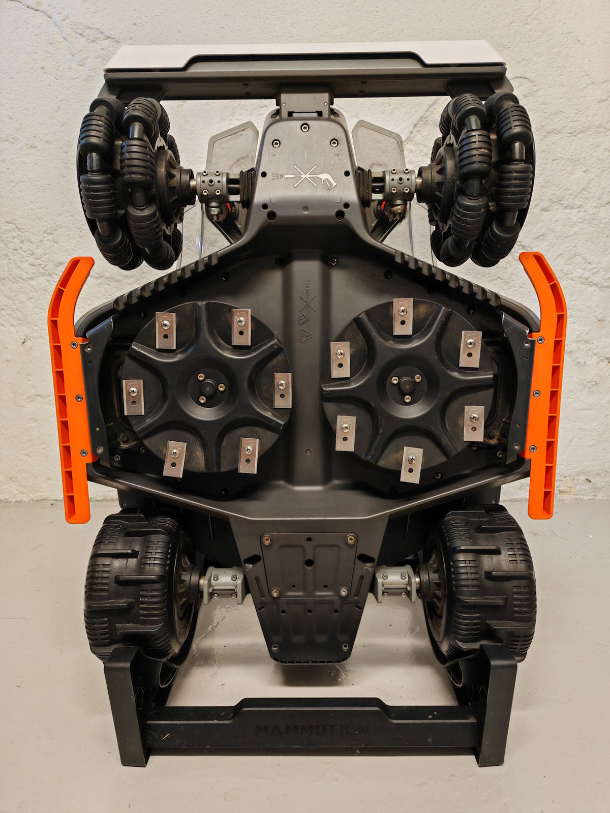 * DEMO* LUBA 3 AWD 3000 (2026) - Robotgräsklippare 3000m² Robotgräsklippare