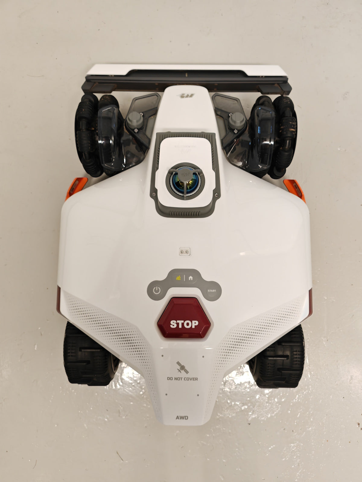* DEMO* LUBA 3 AWD 3000 (2026) - Robotgräsklippare 3000m² Robotgräsklippare